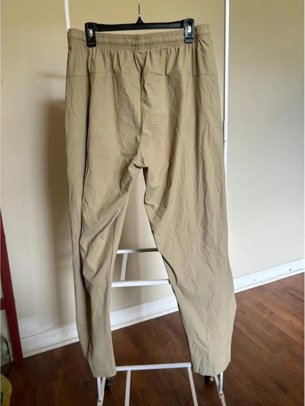 Beige Stretch Activewear Pants with Zipper Pockets